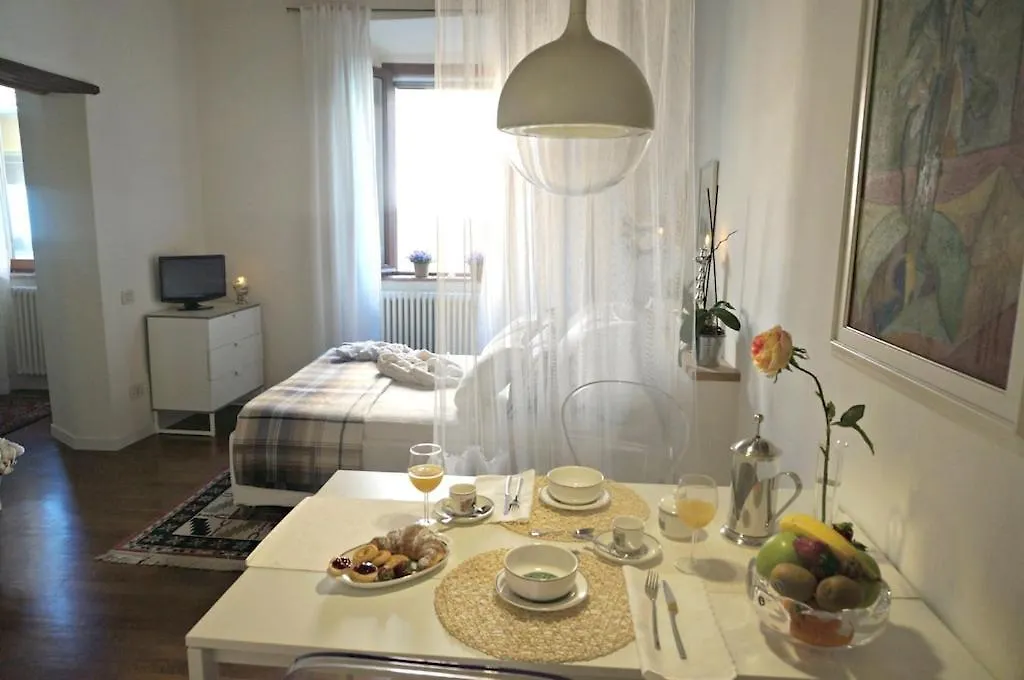 Nido Bianco - Sylish Studio In Historic Centre Vicopisano 0*,  Italy
